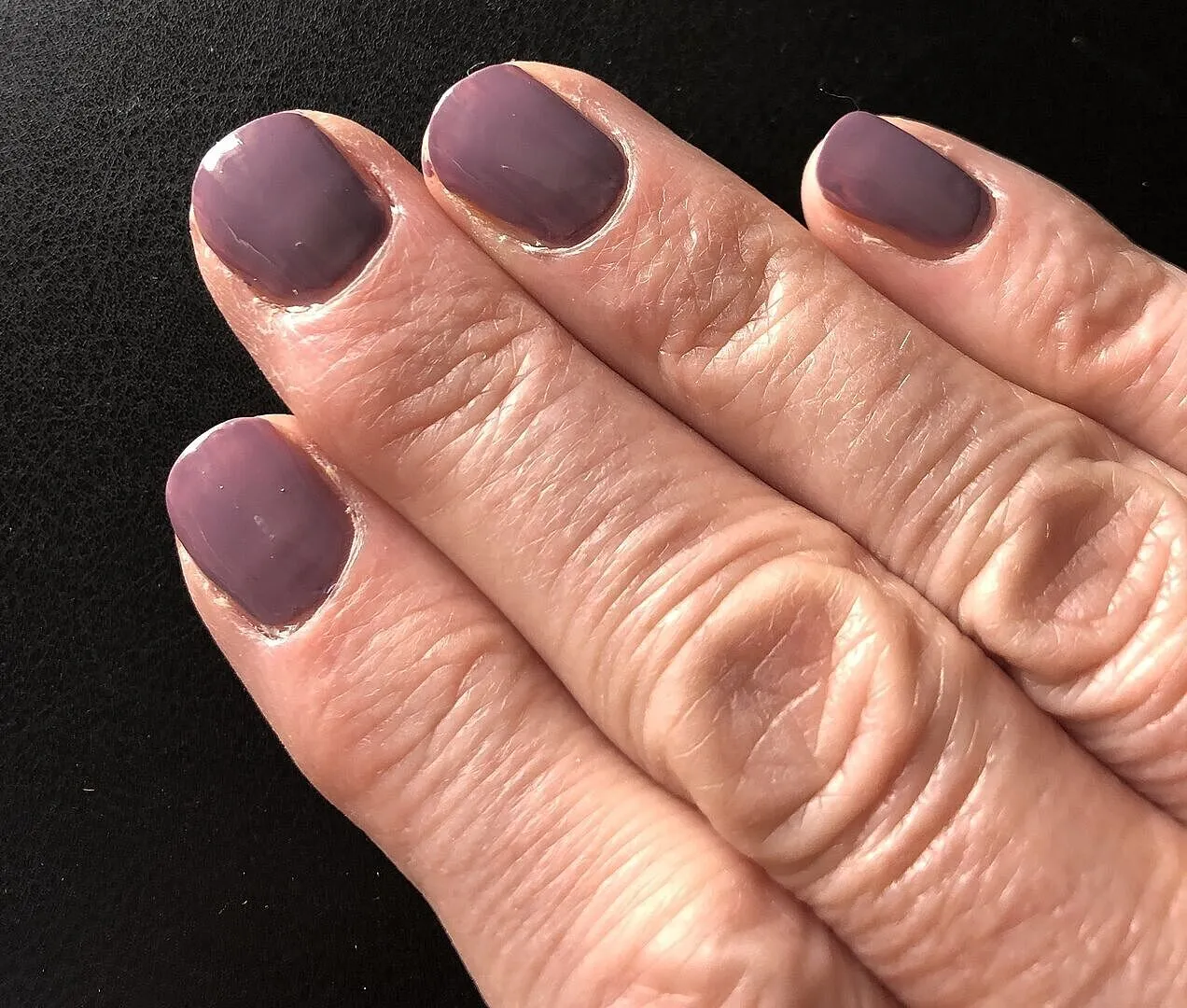 Nails Inc Wetherby Gardens geleneglelakk lilla