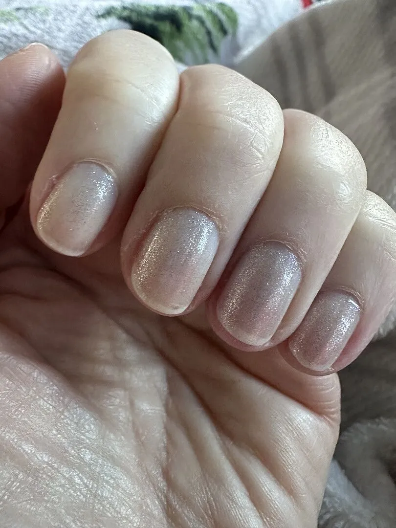 Nails Inc It's Topless Sydney neglelakk hvit shimmer
