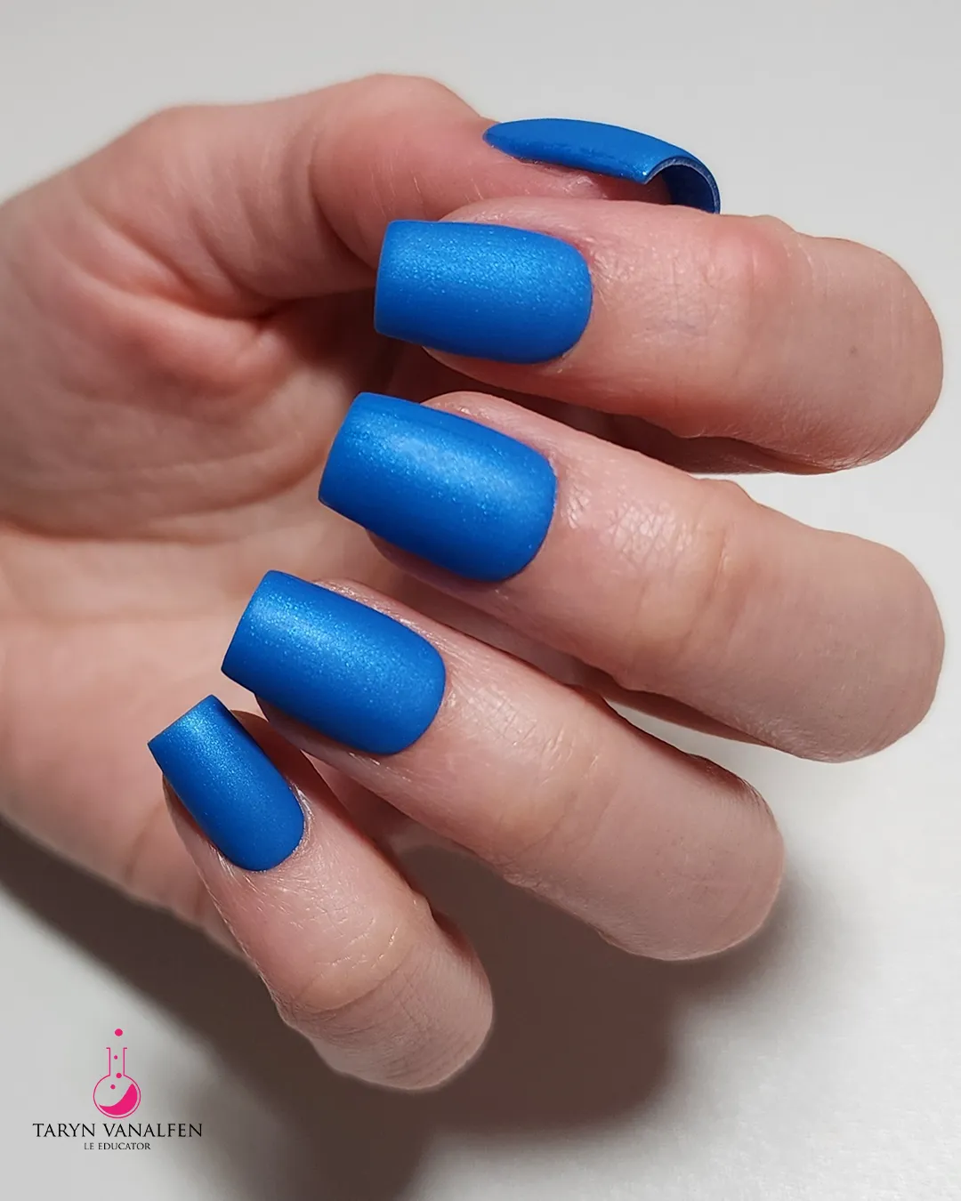 Light Elegance P+ Far Out gellakk 10 ml bublegum blå