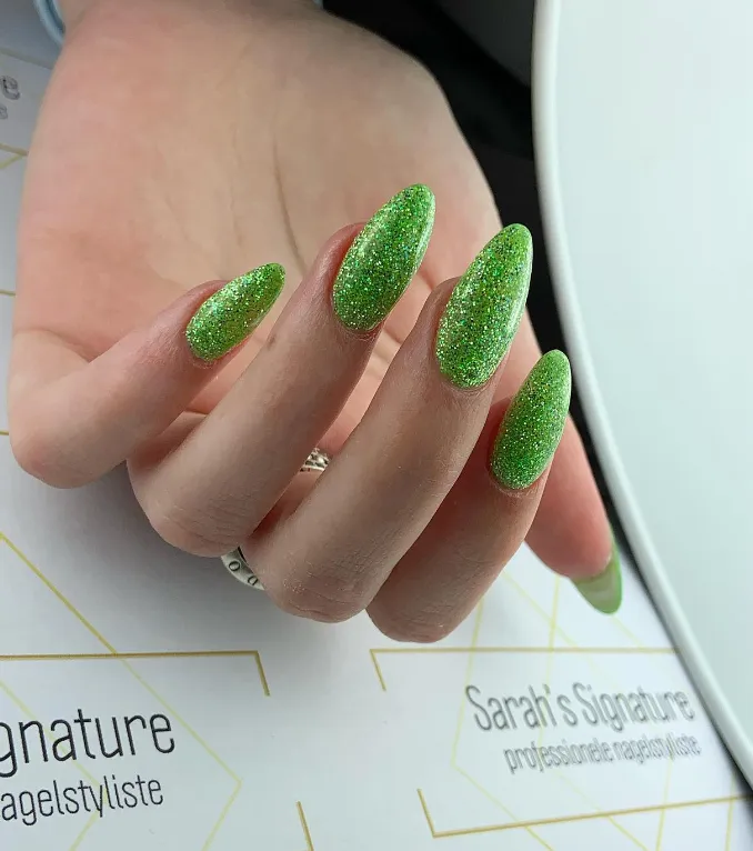 Light Elegance Kiwi to My Heart glittergel 10 ml limegrønn