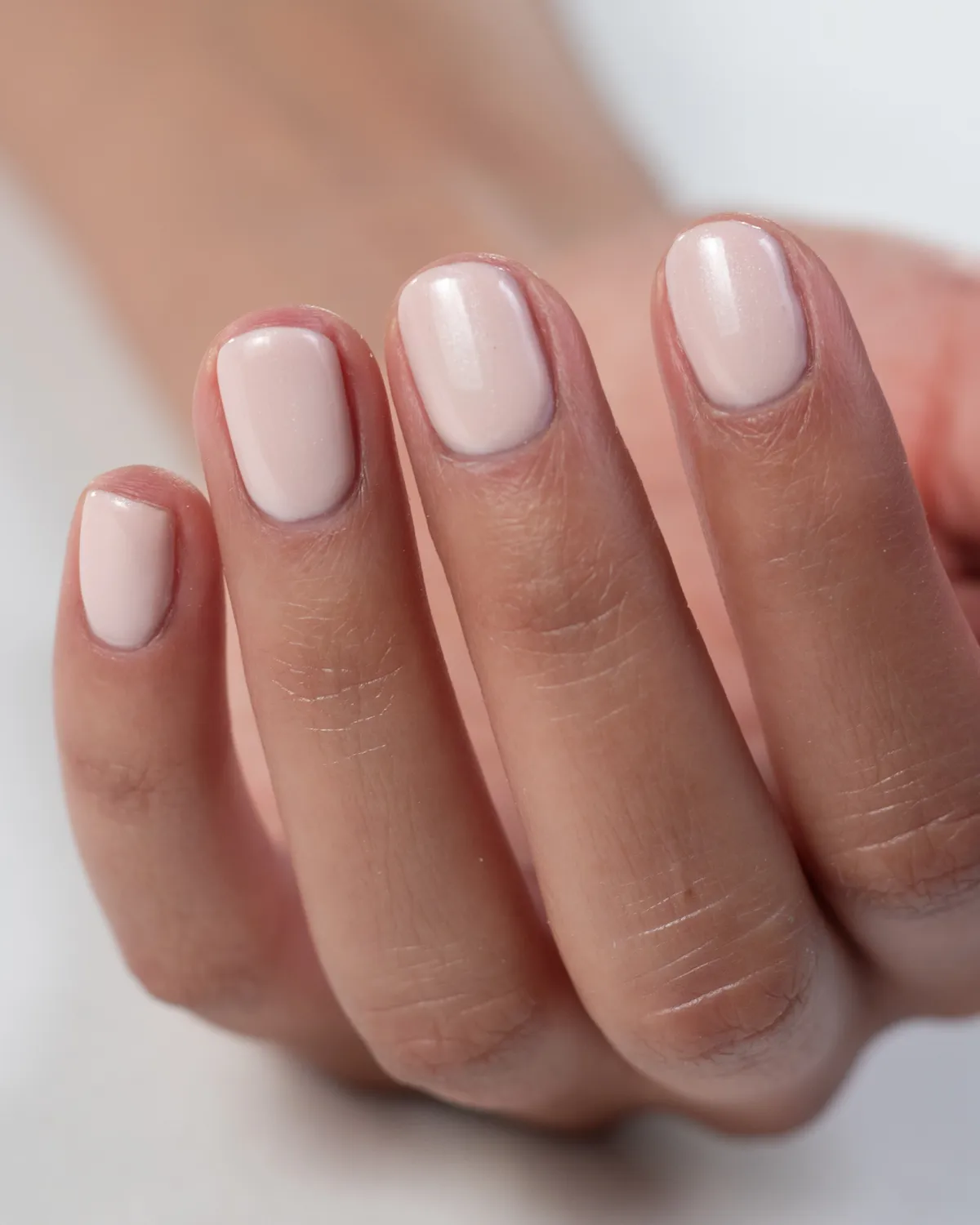Light Elegance ButterCream Earthling gellakk nøytral rosa