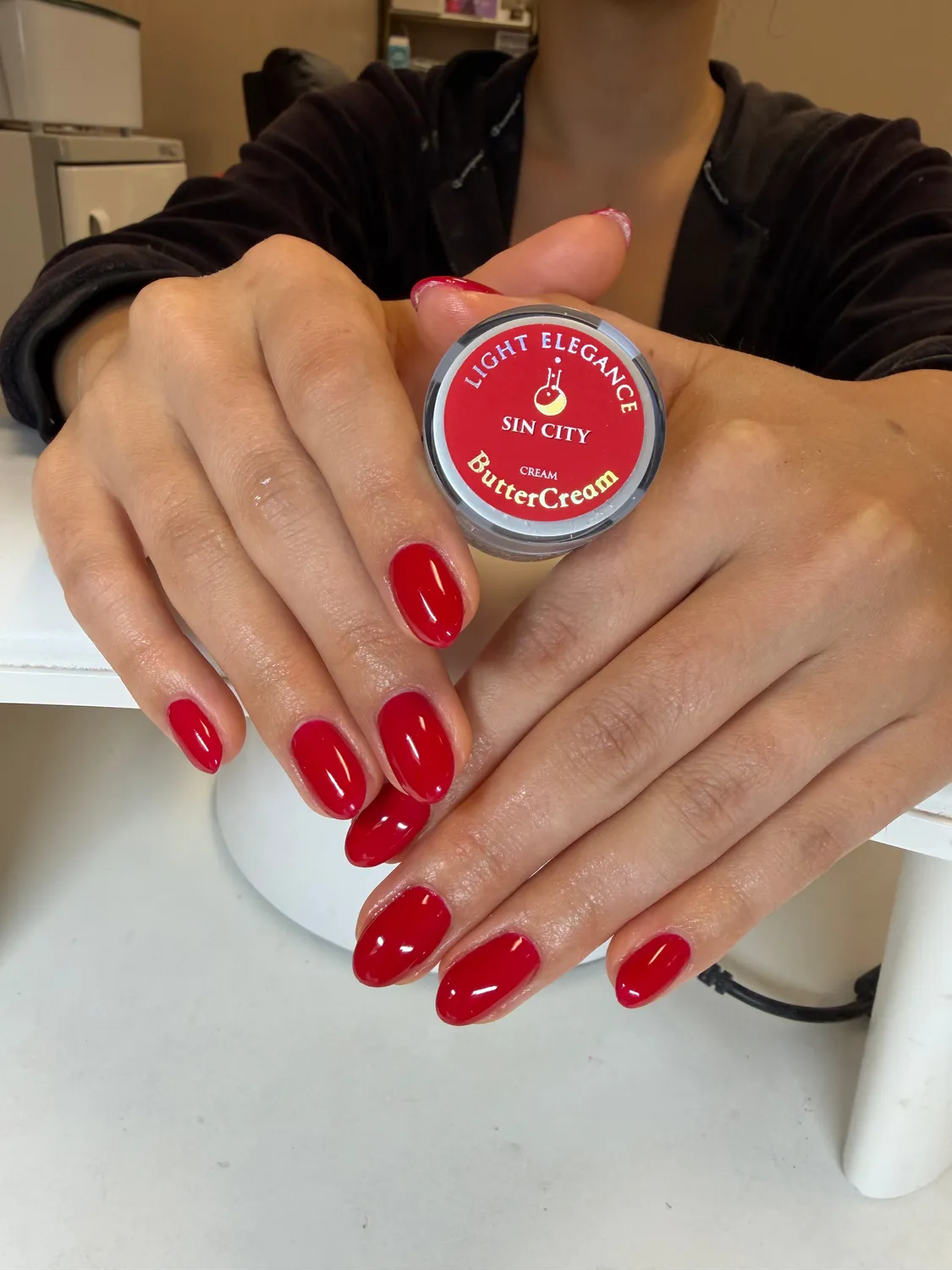 Light Elegance ButterCream Sin City fargegel rød