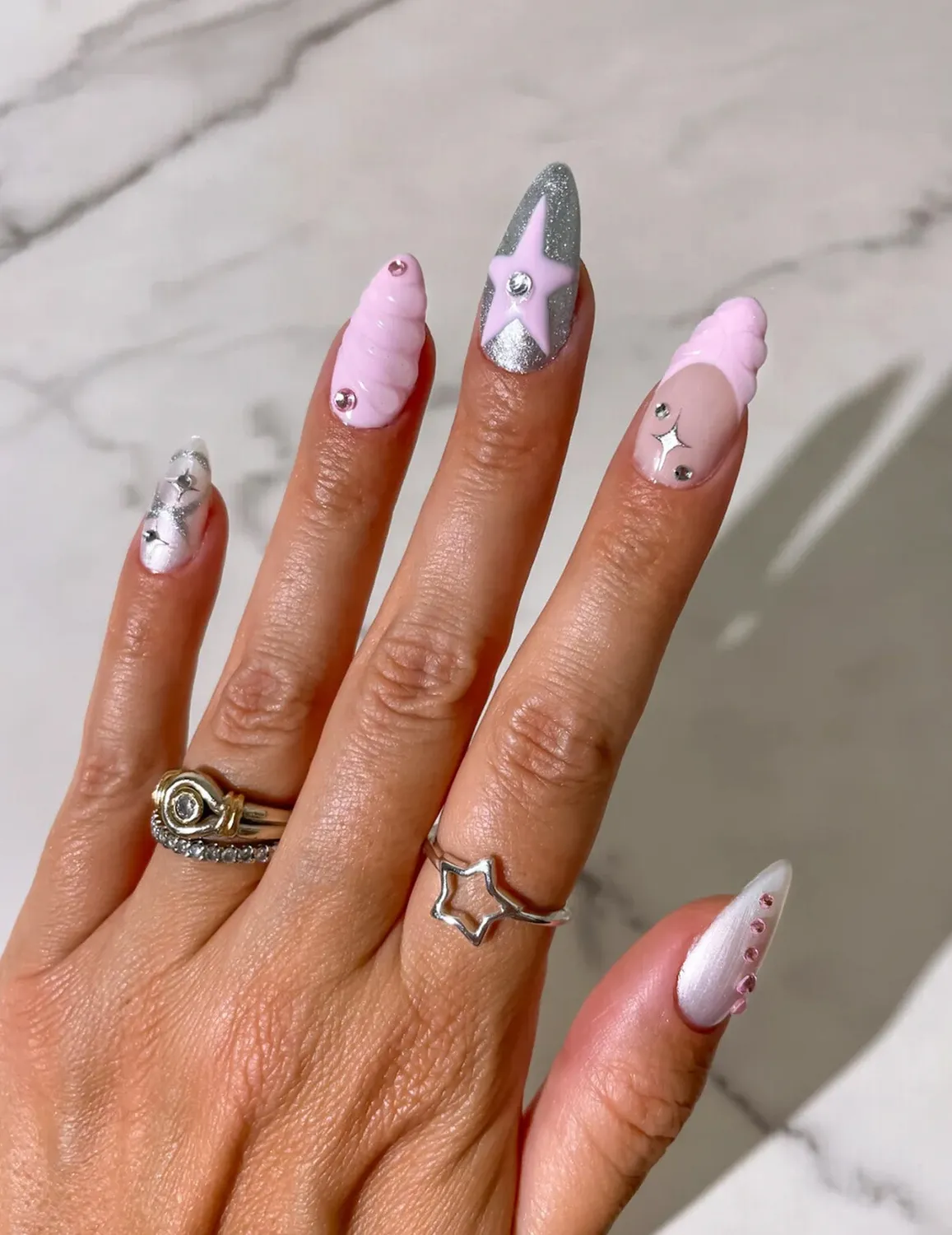Le Mini Macaron Le Glam negleklistremerker med stener
