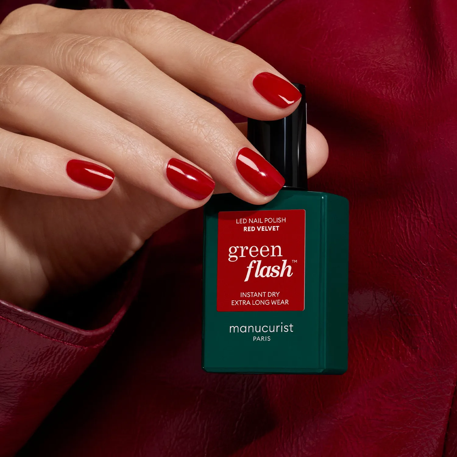 Manucurist Green Flash Red Velvet neglelakk dyp rød
