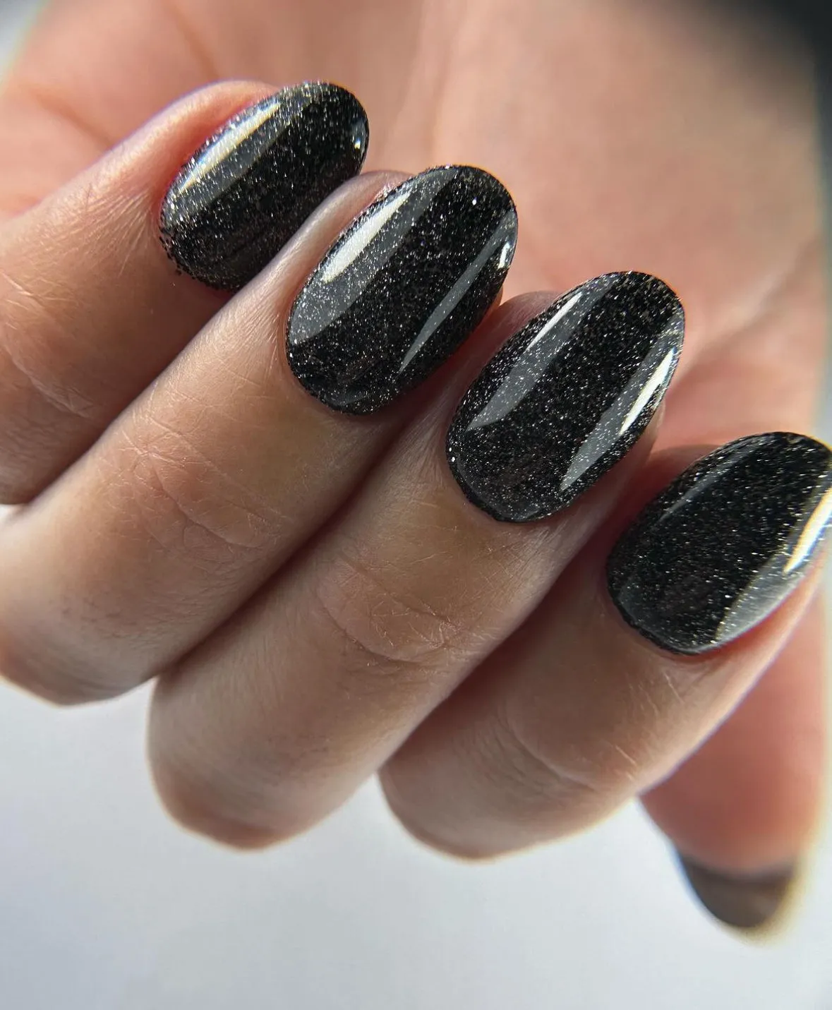 Light Elegance Tall, Dark and Handsome glittergel 10 ml svart