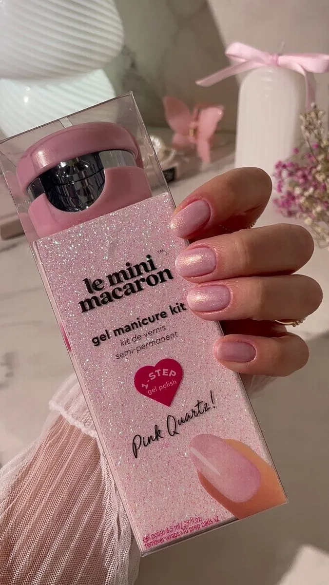 Le Mini Macaron Pink Quartz gelmanikyrsett med lampe 10-14 dager