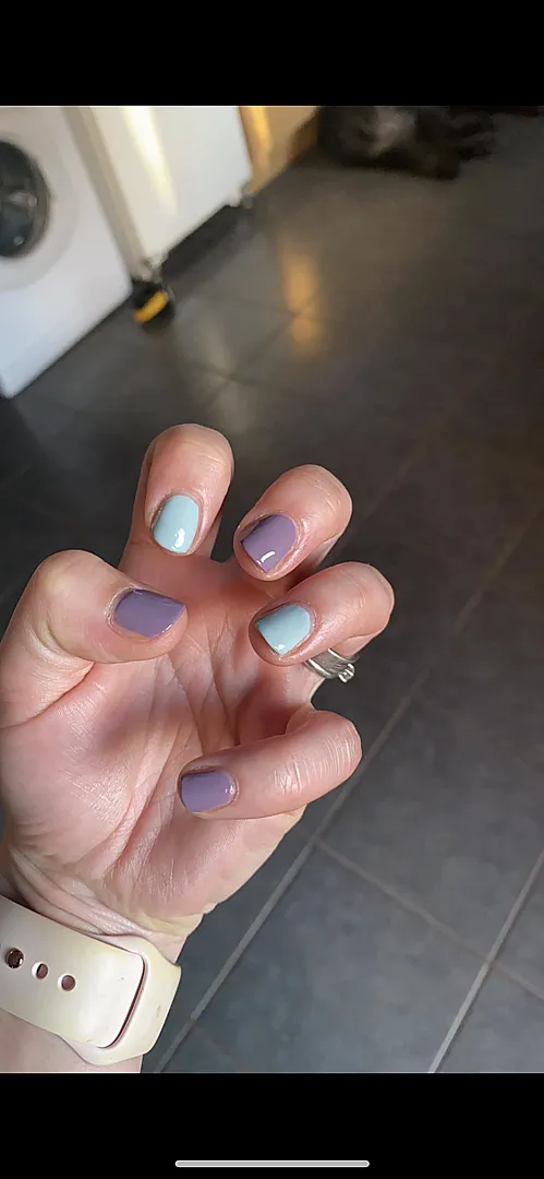 Nails Inc Wetherby Gardens geleneglelakk lilla