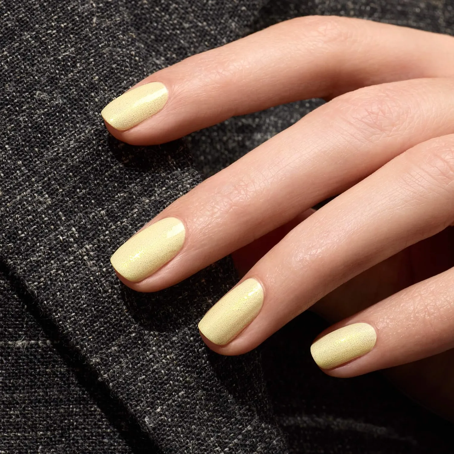 Manucurist Green Lemonade neglelakk lysegul glitter