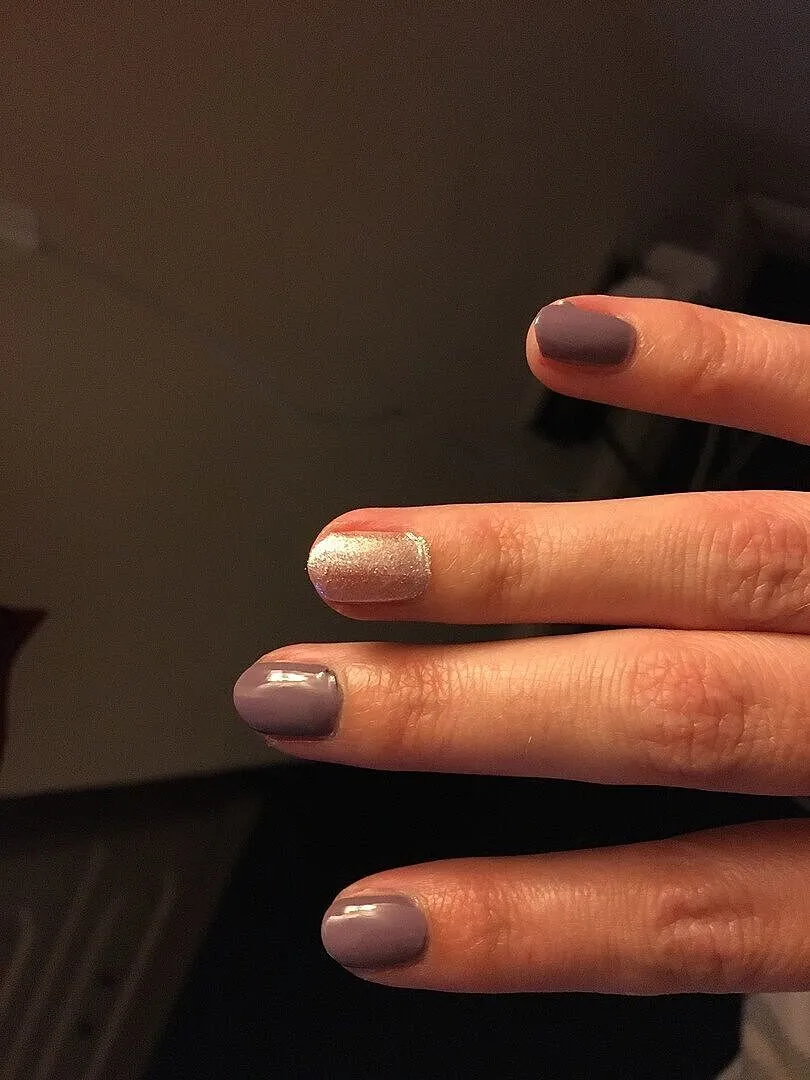 Nails Inc Wetherby Gardens geleneglelakk lilla