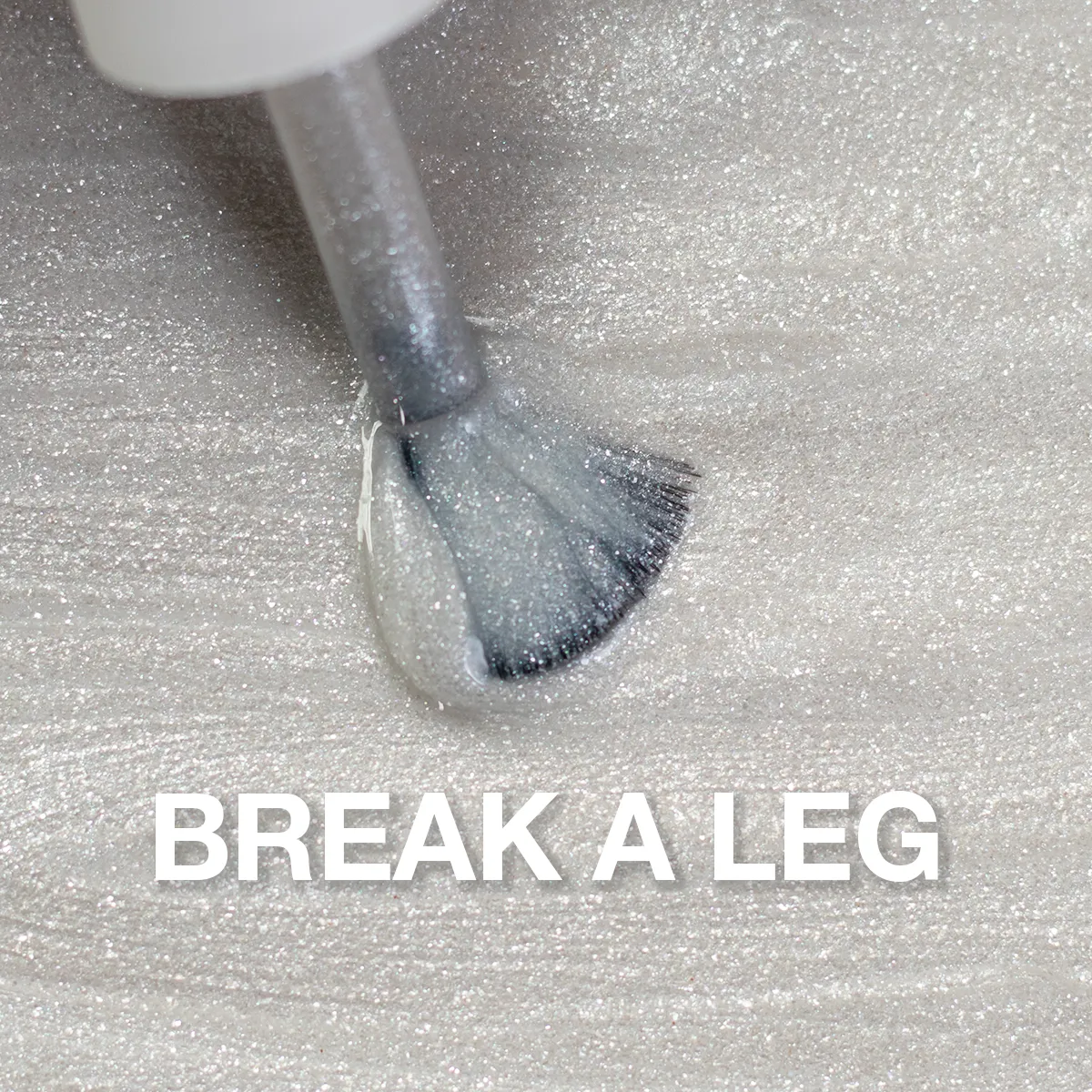 Light Elegance P+ Break a Leg gel polish 10ml hvit glitter