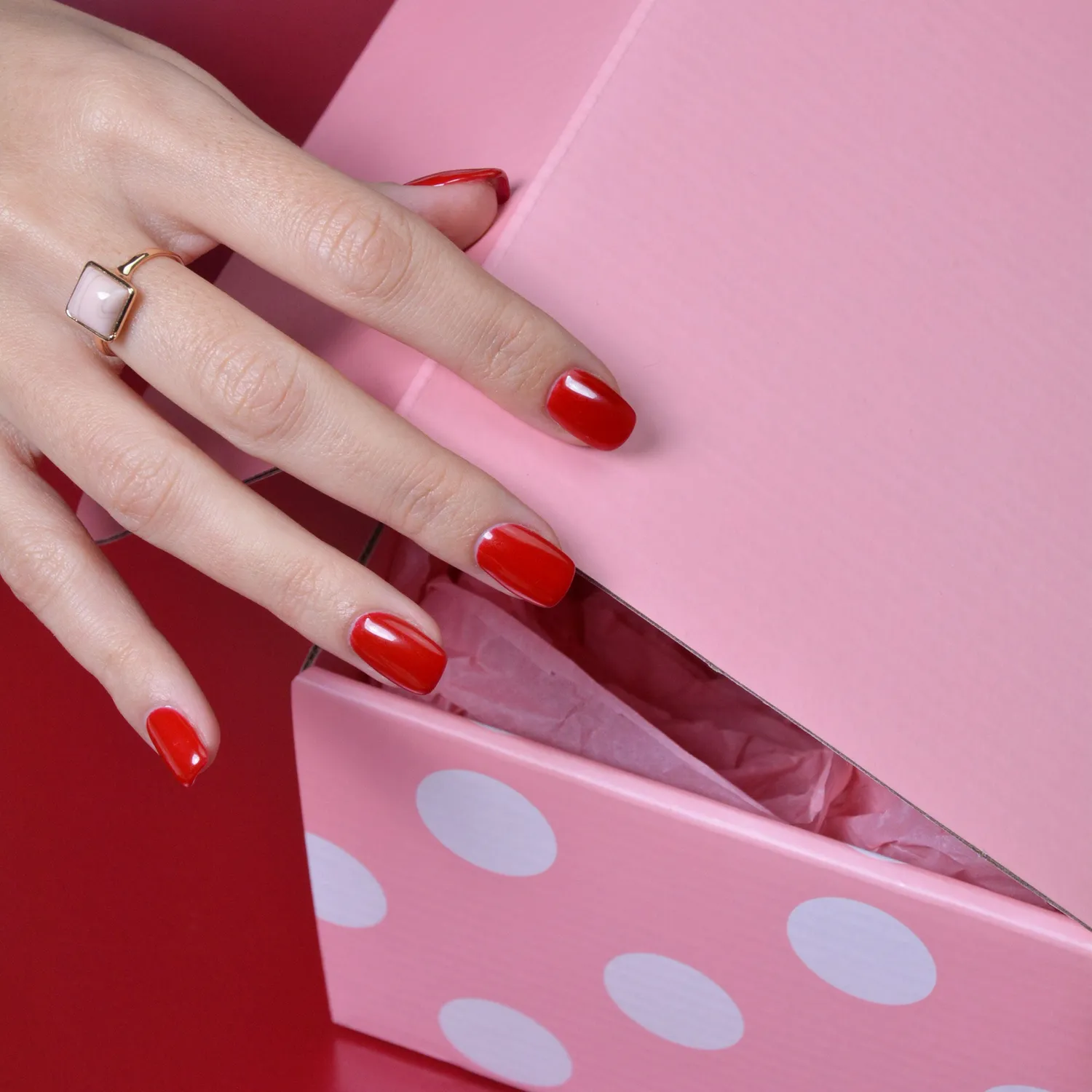 Le Mini Macaron Pomegranate gellakk 8,5 ml dyp rød