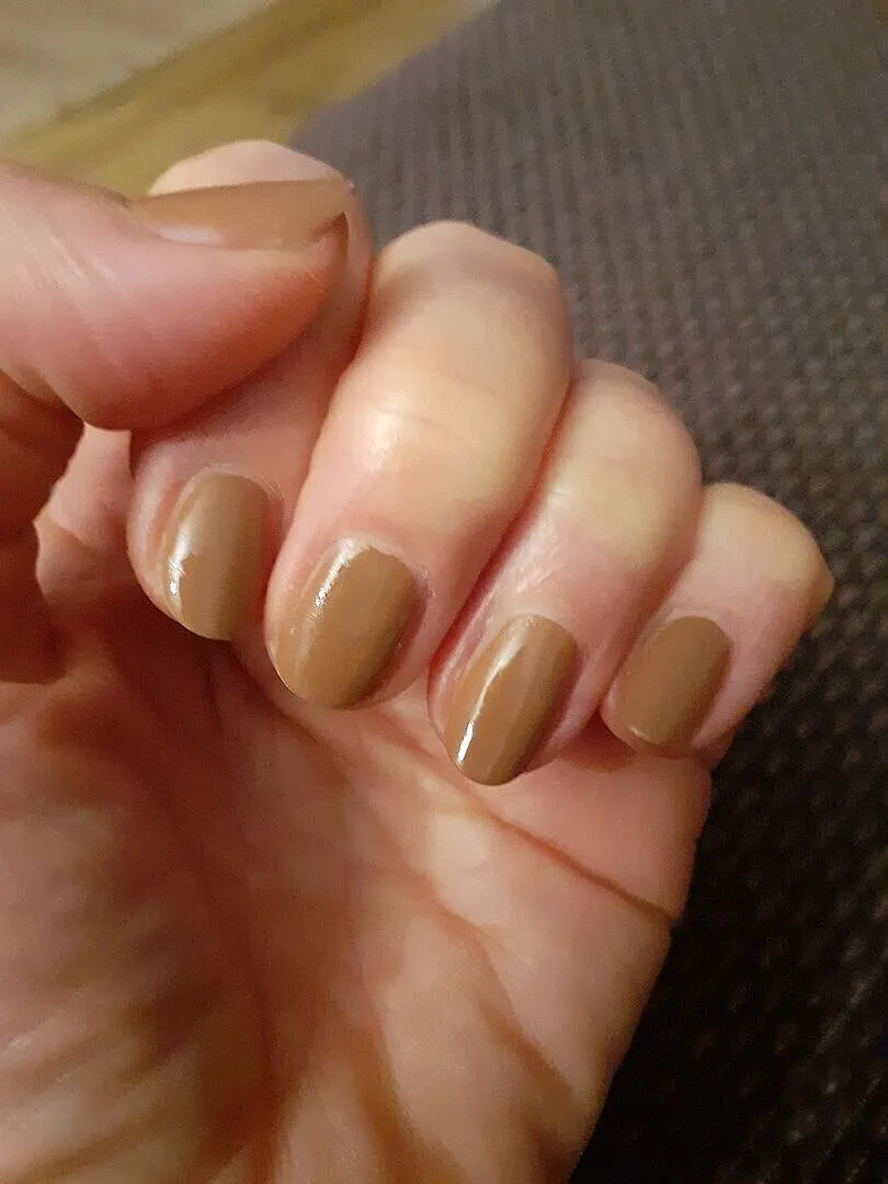 Nails Inc Caught In The Nude Maldives Beach neglelakk nude krem