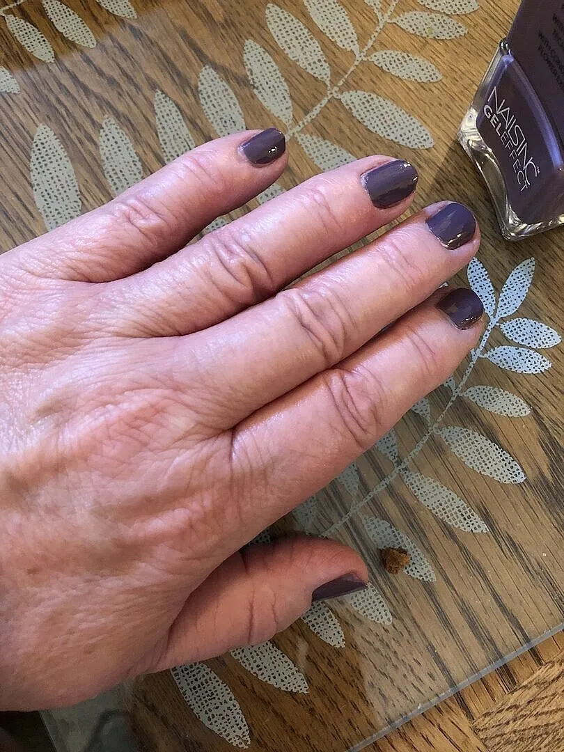 Nails Inc Wetherby Gardens geleneglelakk lilla