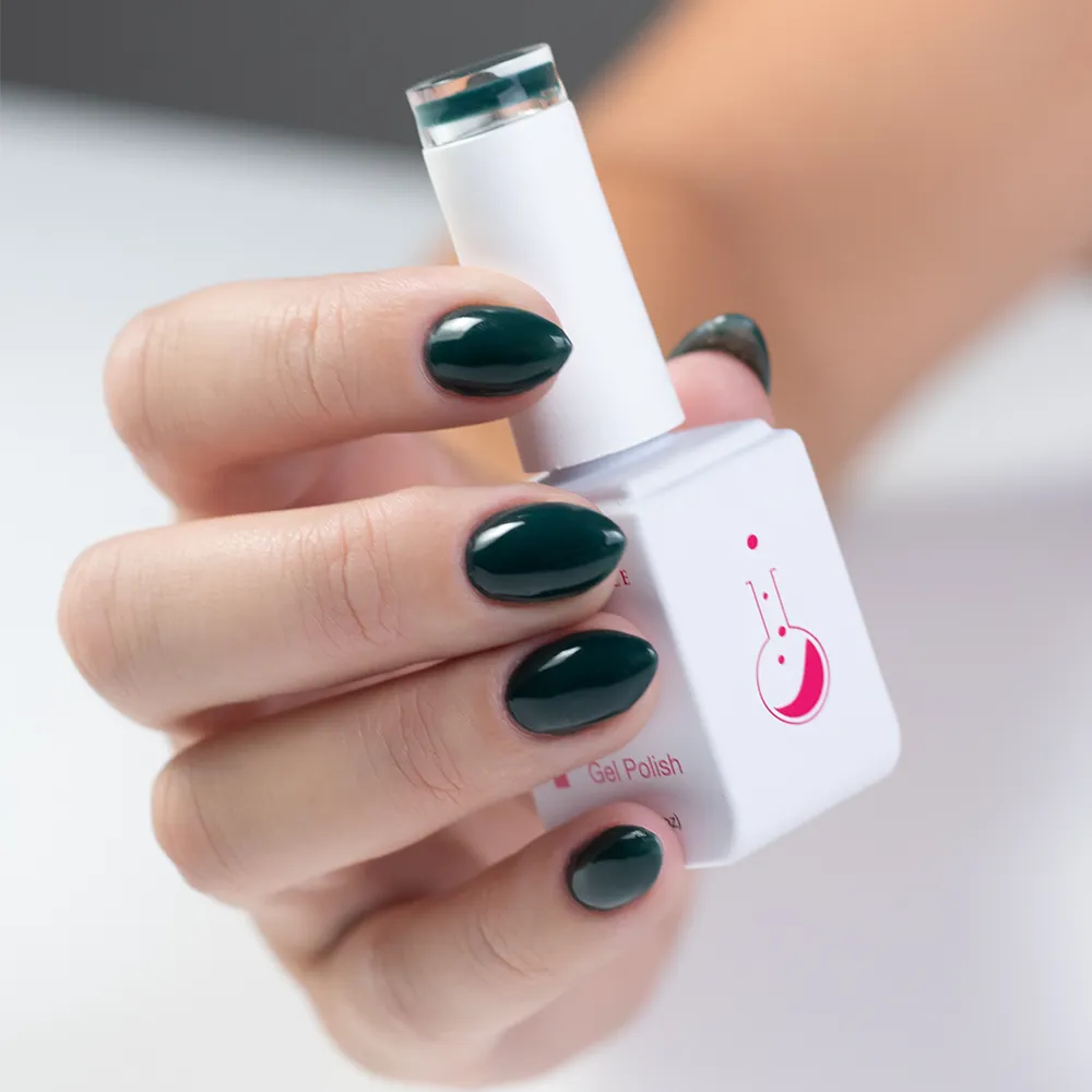 Light Elegance P+ Worth Waiting For gel polish 10 ml mørkegrønn