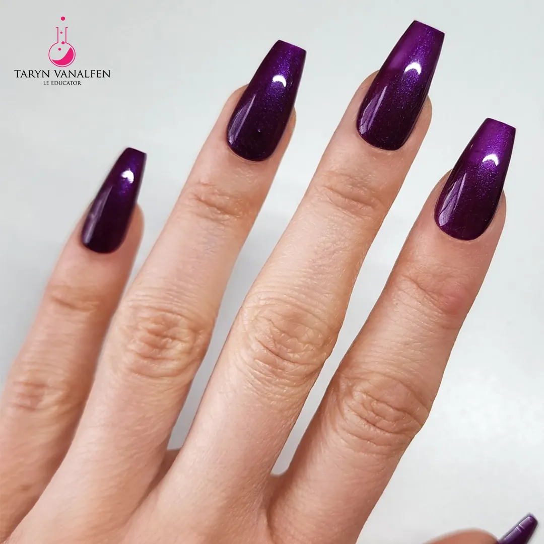 Light Elegance P+ So Dramatic gellakk 10 ml lilla shimmer