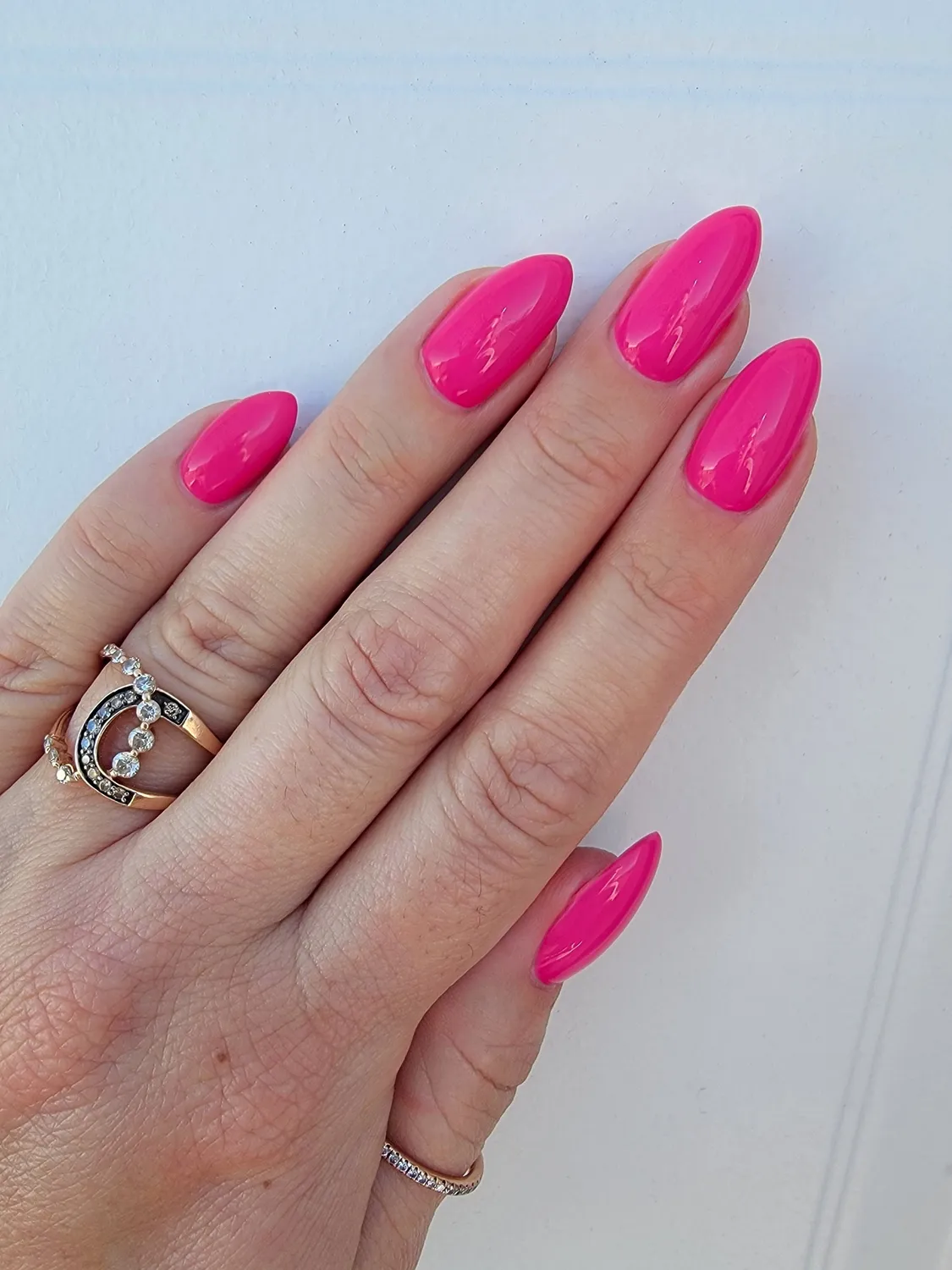 Light Elegance ButterCream Drama Queens gellakk knall fuchsia