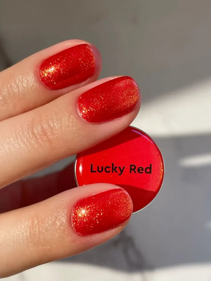 Le Mini Macaron Lucky Red gellakk 8,5 ml rød glitter
