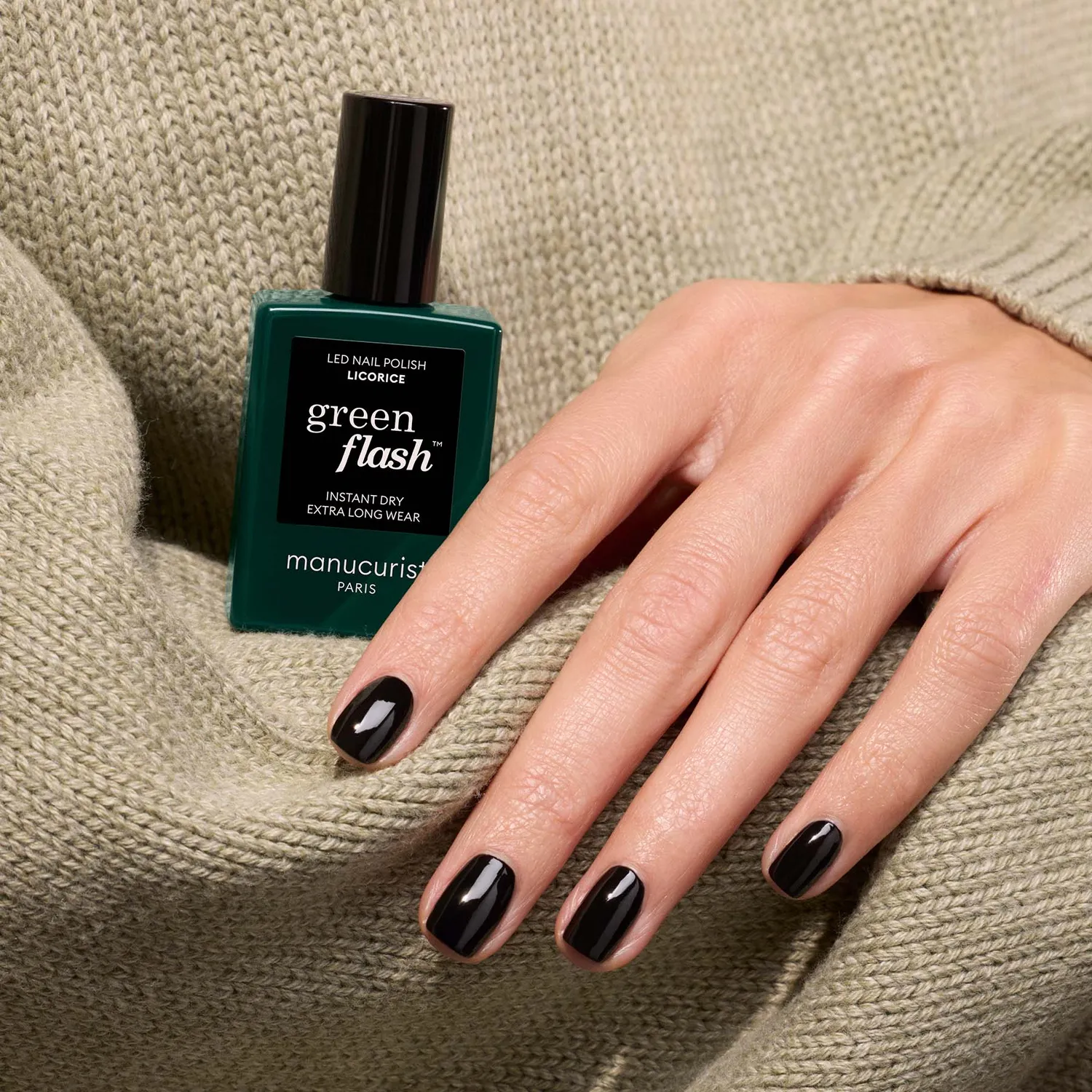 Manucurist Green Flash Licorice neglelakk svart